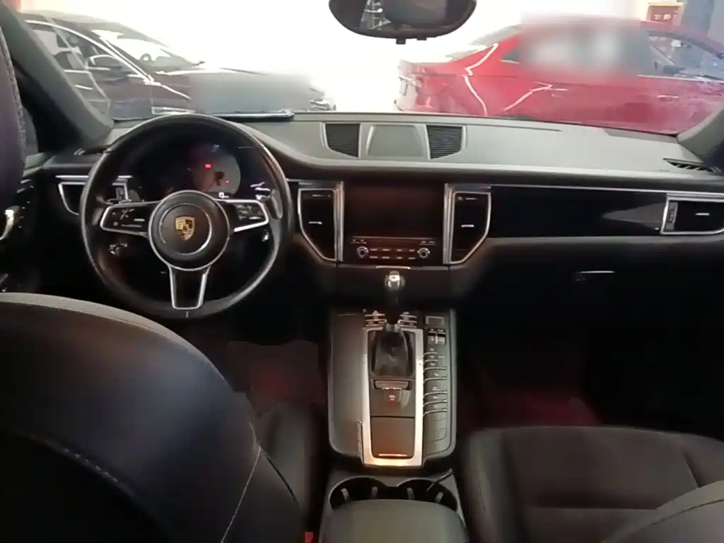 Porsche Macan — миниатюра 10