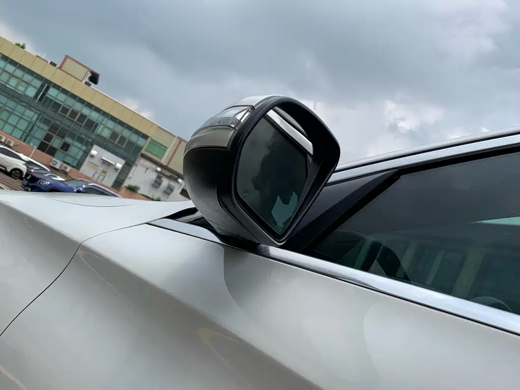 Mercedes-Benz C-Class - фото 9