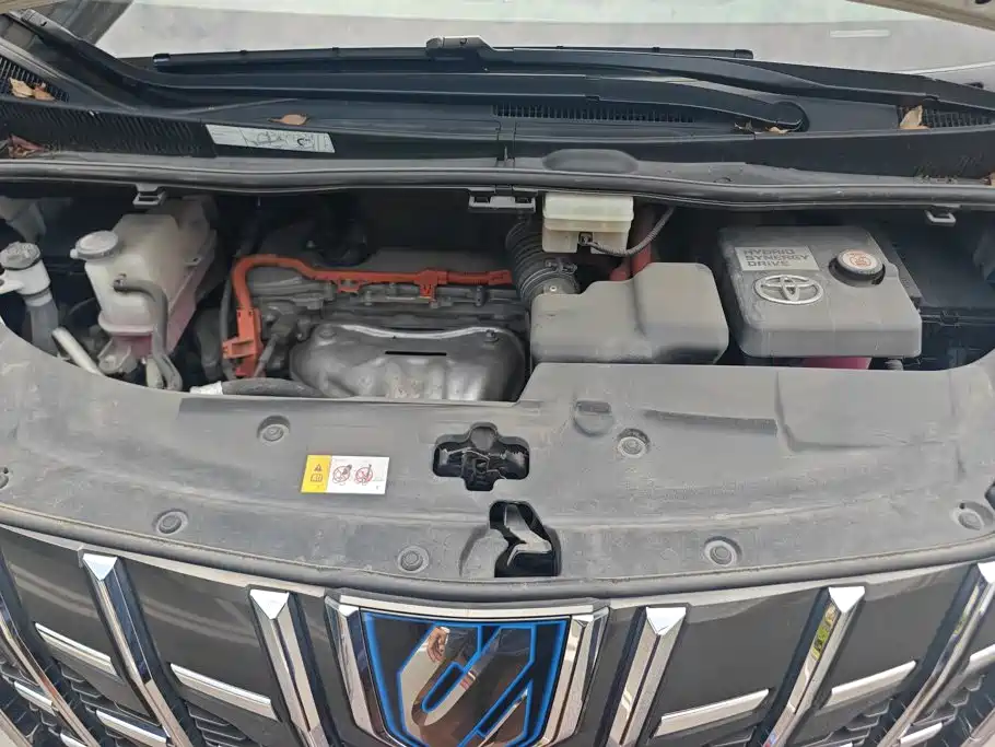 Toyota Alphard — миниатюра 10