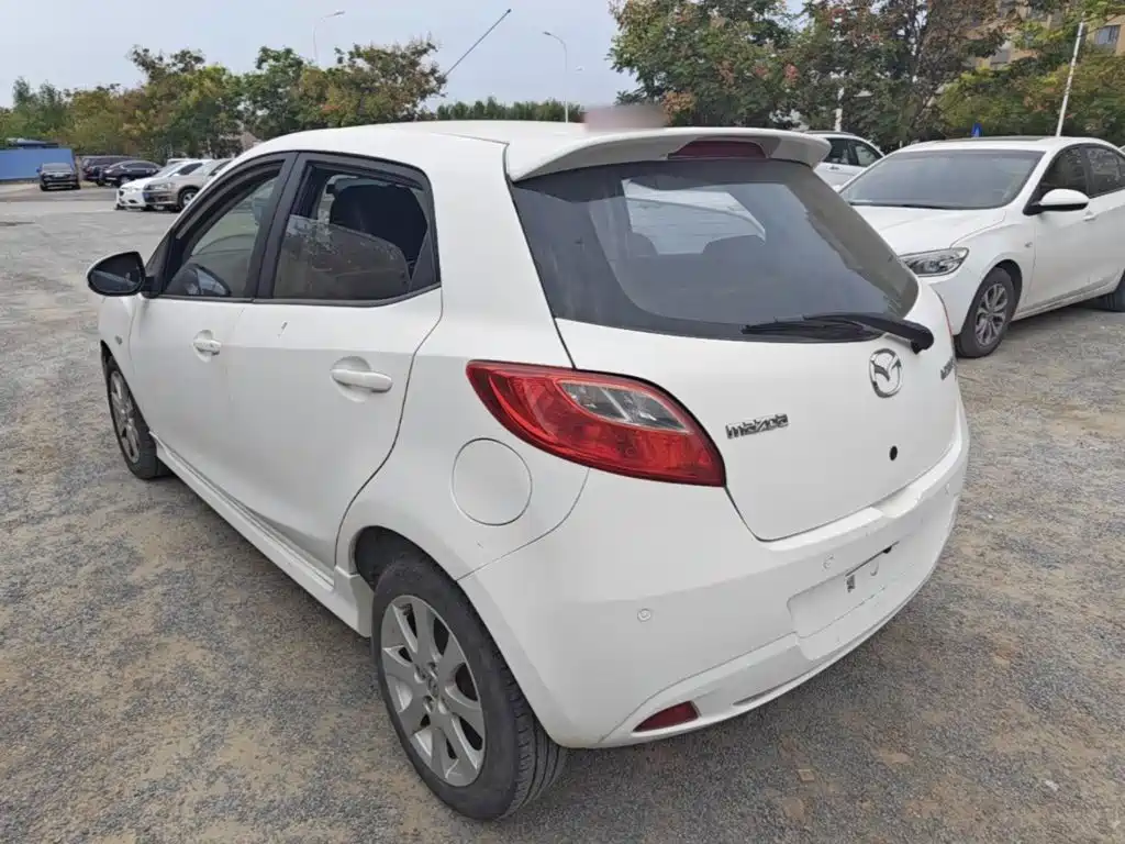 Mazda 2 — миниатюра 5