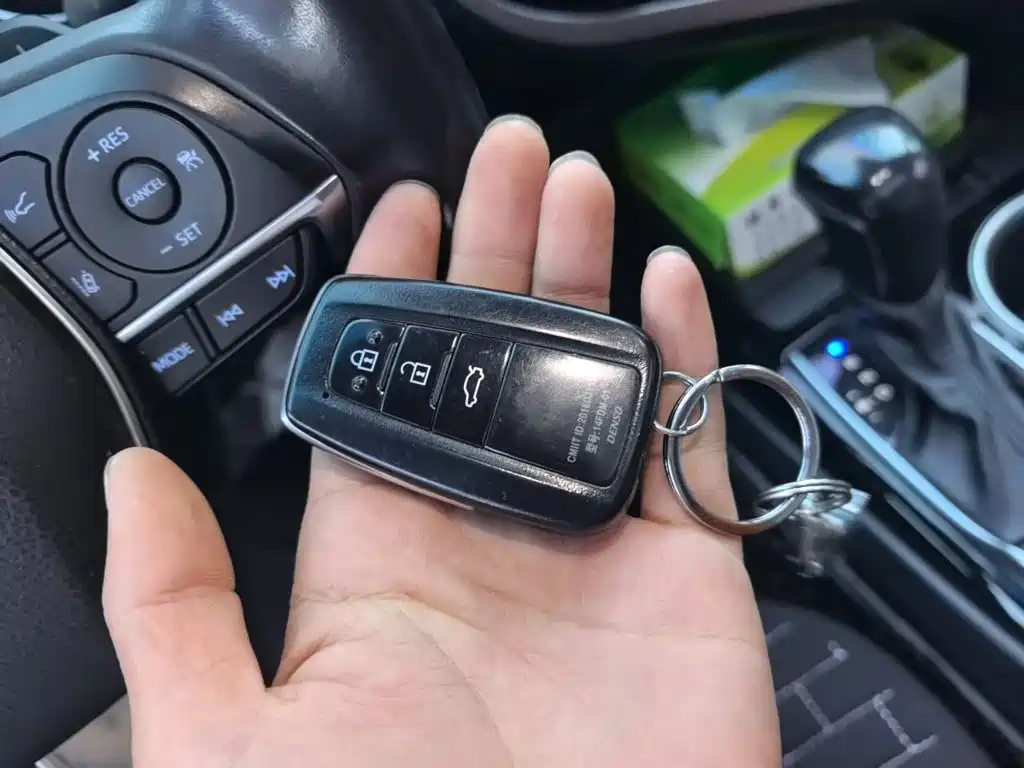 Toyota Camry — миниатюра 12