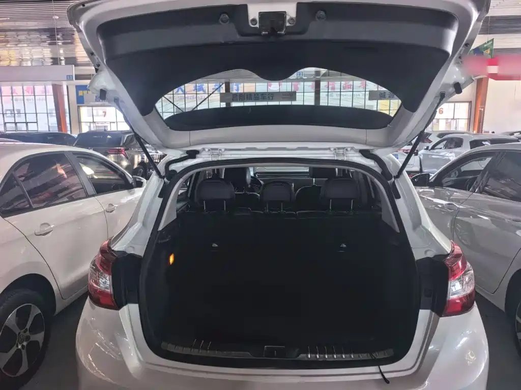Nissan Tiida — миниатюра 18