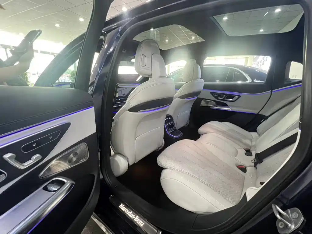 Mercedes-Benz E-Class — миниатюра 7