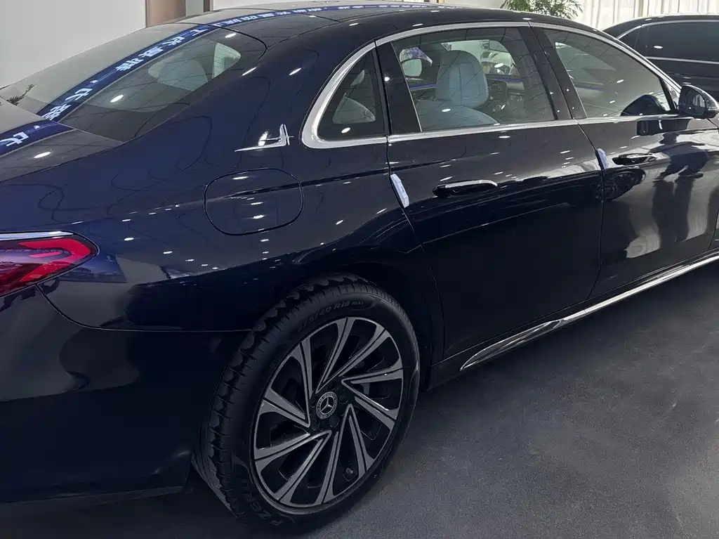 Mercedes-Benz E-Class — миниатюра 11