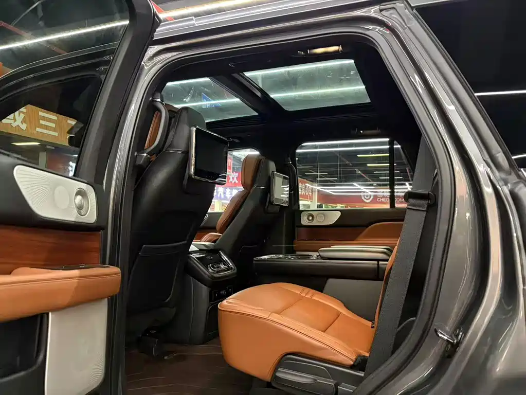 Lincoln Navigator — миниатюра 10