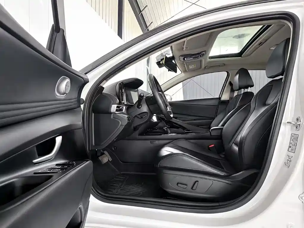 Hyundai Elantra — миниатюра 12