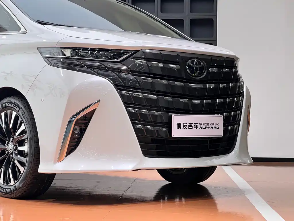 Toyota Alphard — миниатюра 4