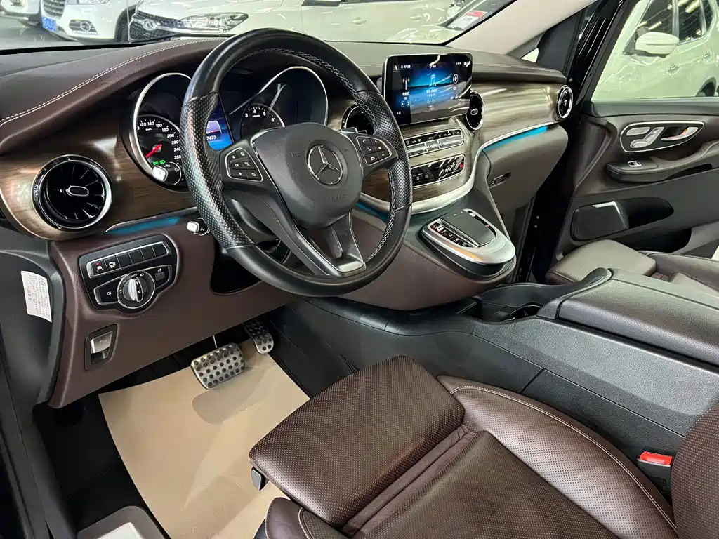 Mercedes-Benz V-Class — миниатюра 7