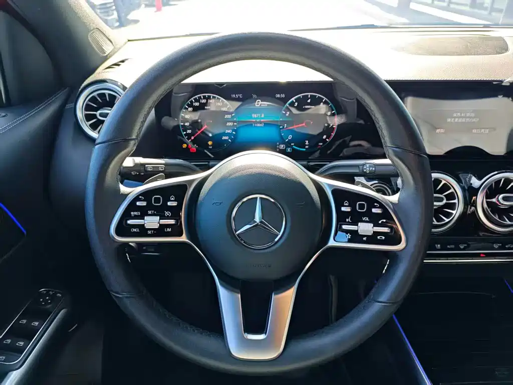 Mercedes-Benz GLA — миниатюра 8