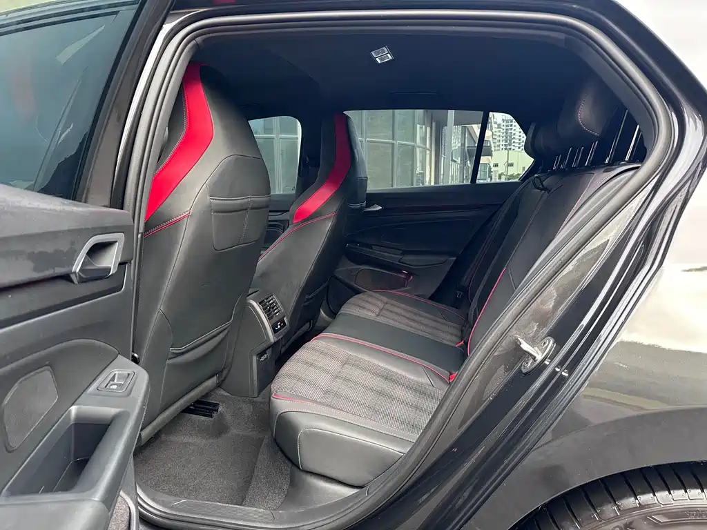 Volkswagen Golf GTI — миниатюра 8