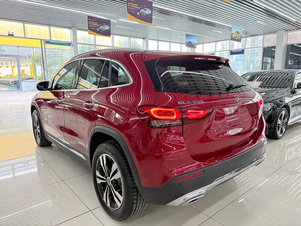 MERCEDES-BENZ GLA
