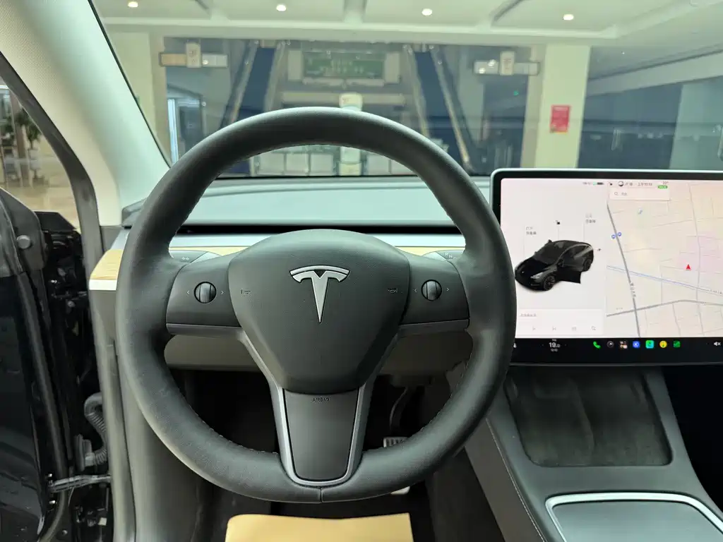 Tesla Model Y — миниатюра 11