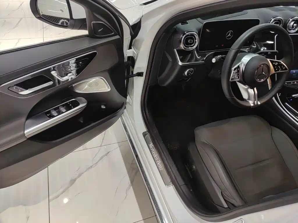 Mercedes-Benz C-Class — миниатюра 16