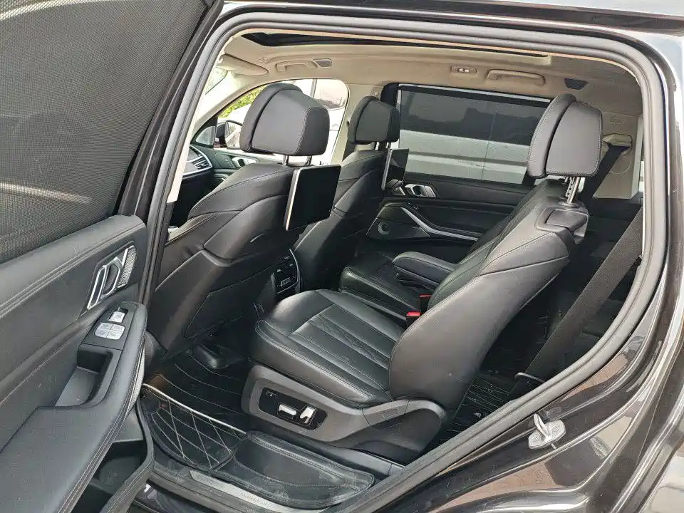 BMW X7 — миниатюра 8