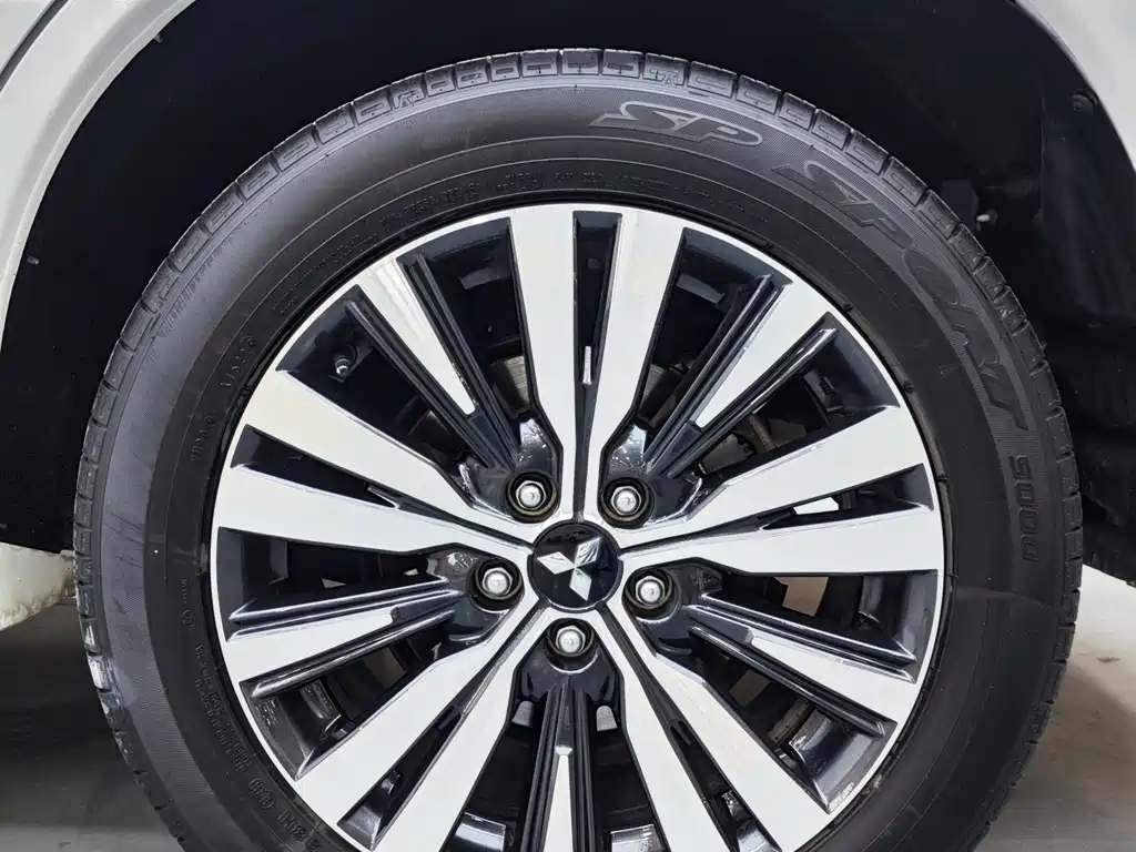 Mitsubishi Outlander — миниатюра 15