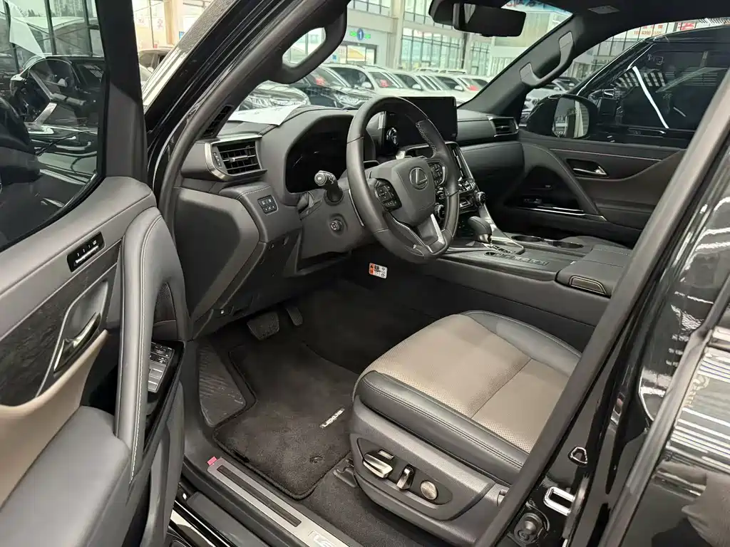 Lexus LX — миниатюра 3