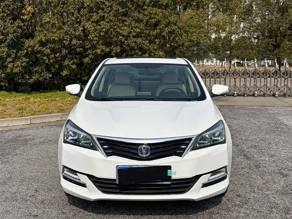 CHANGAN YUEXIANG V7