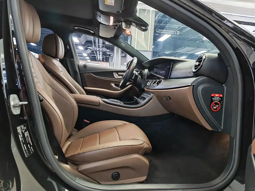 Mercedes-Benz E-Class — миниатюра 11