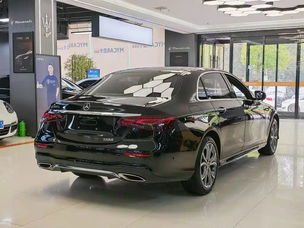 Mercedes-Benz E-Class — миниатюра 9