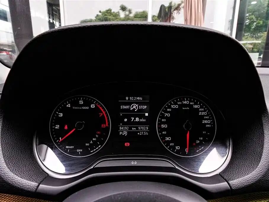 Audi Q2L - фото 11