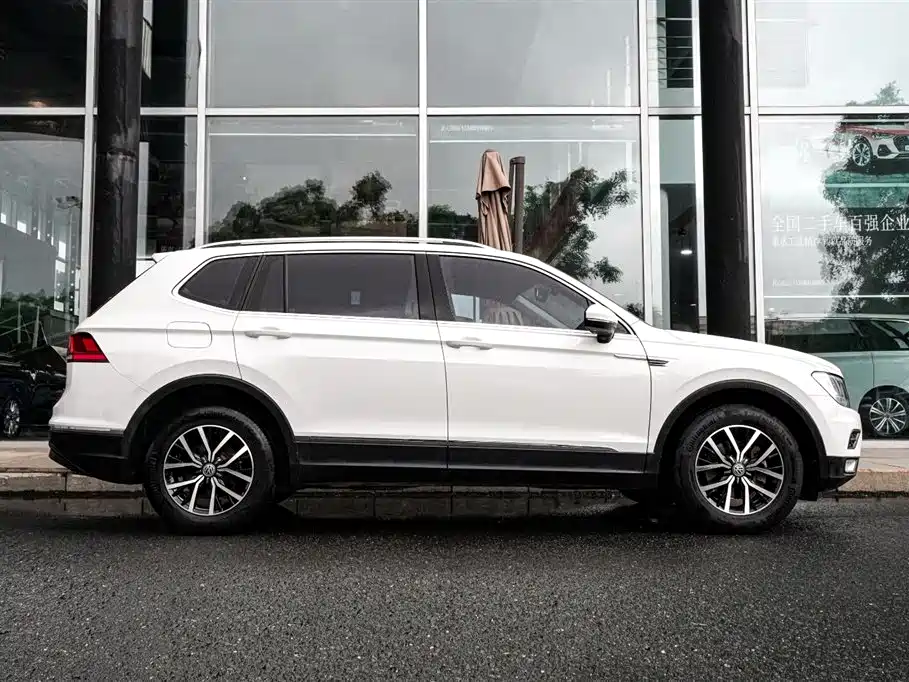 Volkswagen Tiguan L L 2017 330TSI AT Comfort