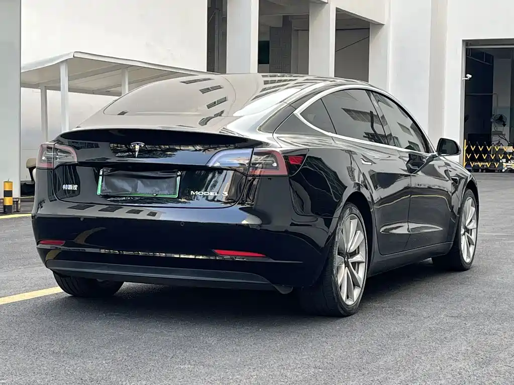 Tesla Model 3 — миниатюра 17