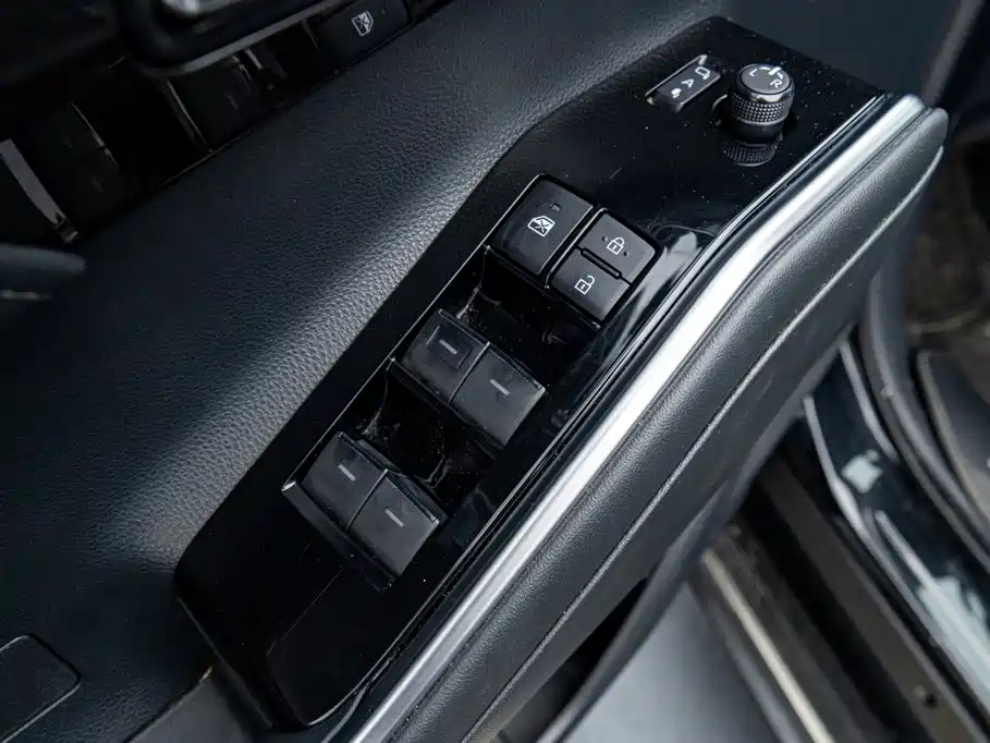 Toyota Crown Kluger — миниатюра 25