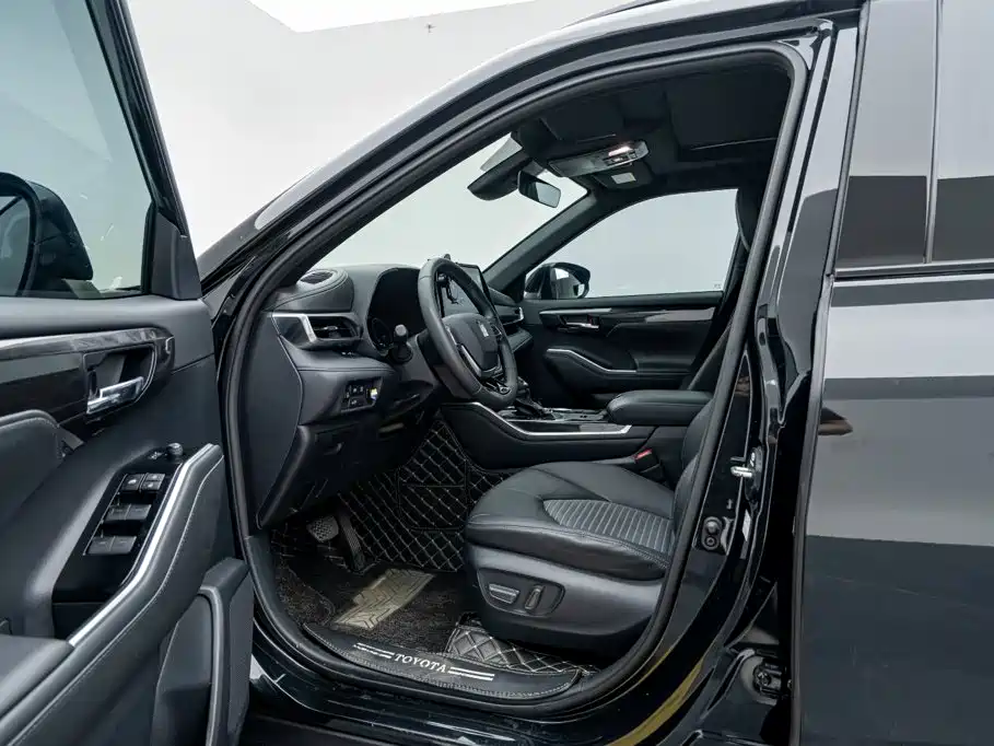 Toyota Crown Kluger — миниатюра 17