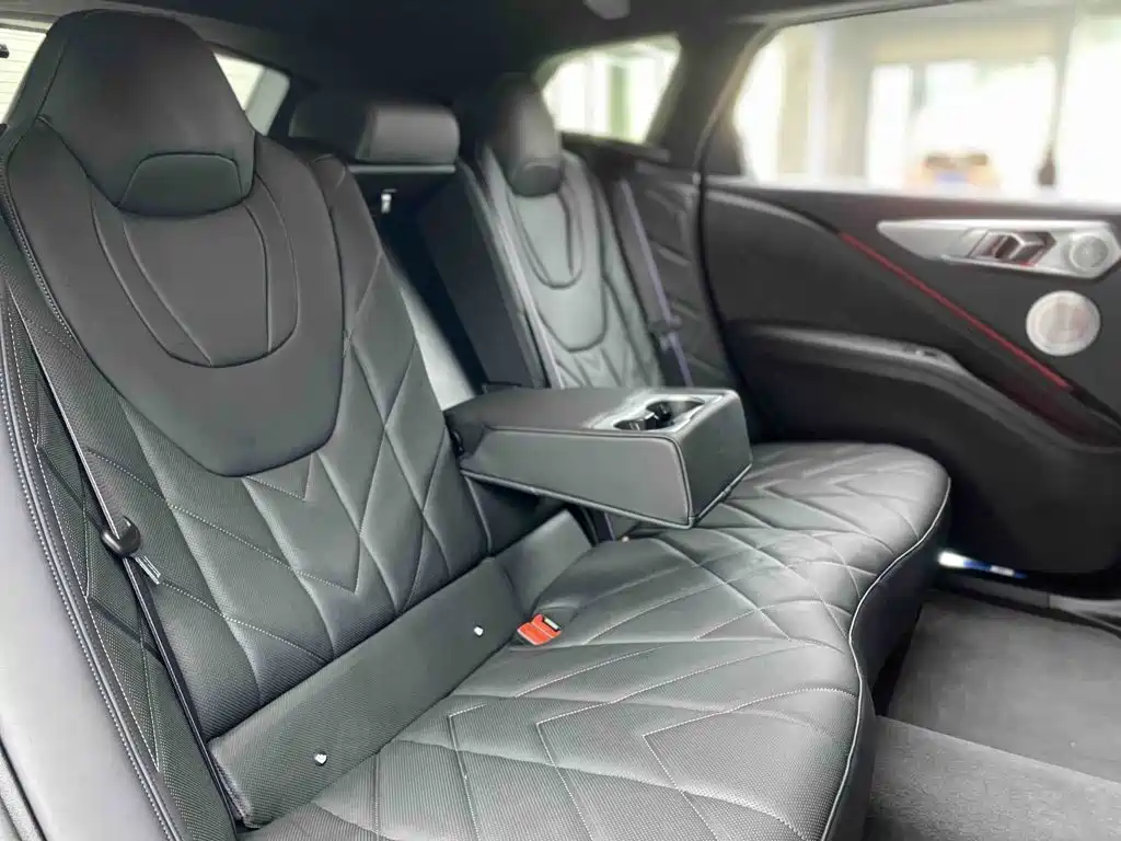 BMW XM — миниатюра 18