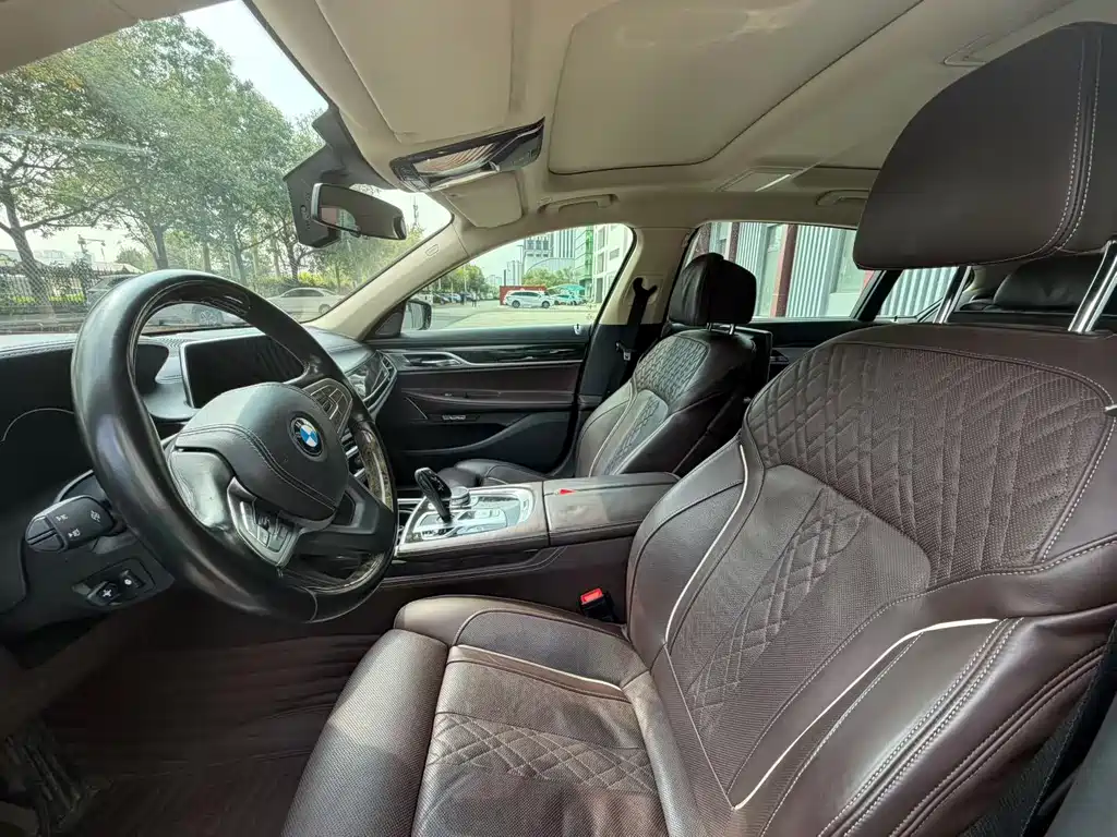 BMW 7 Series — миниатюра 4