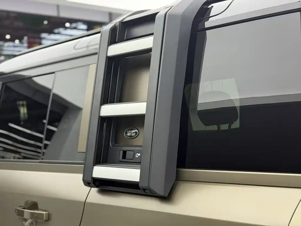 Land Rover Defender — миниатюра 35