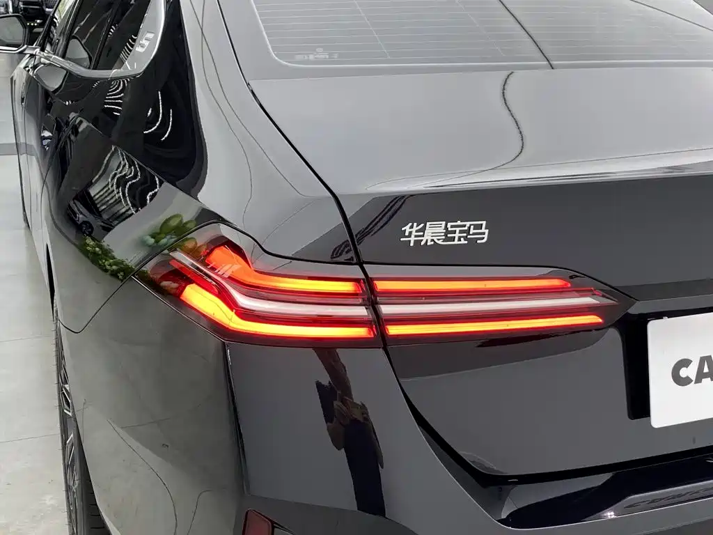 BMW 5 Series — миниатюра 7