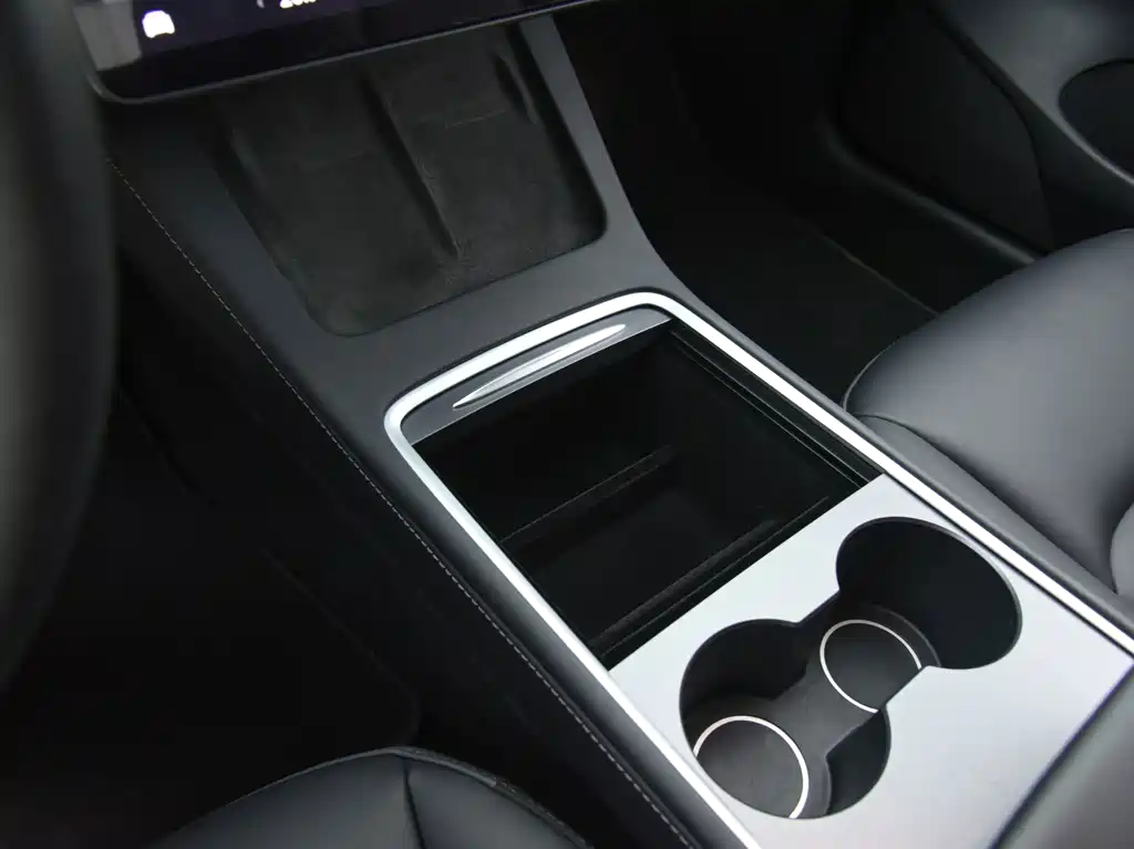 Tesla Model 3 — миниатюра 12