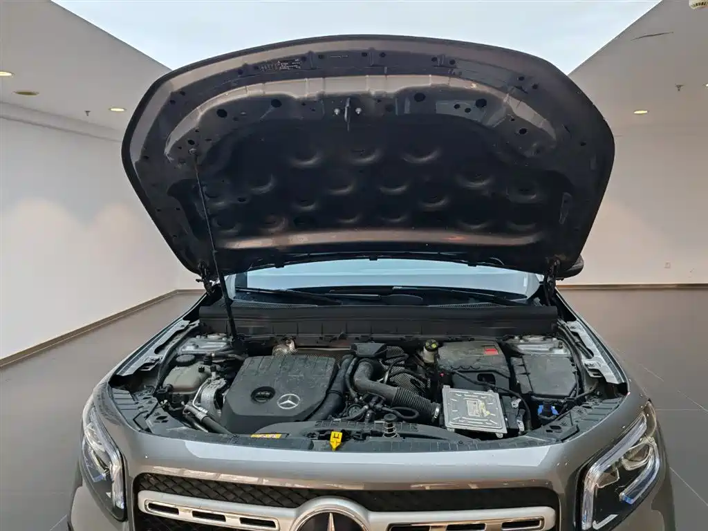 MERCEDES-BENZ GLB
