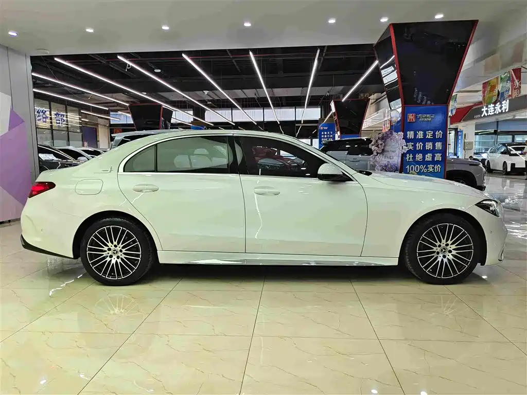 Mercedes-Benz C-Class — миниатюра 6