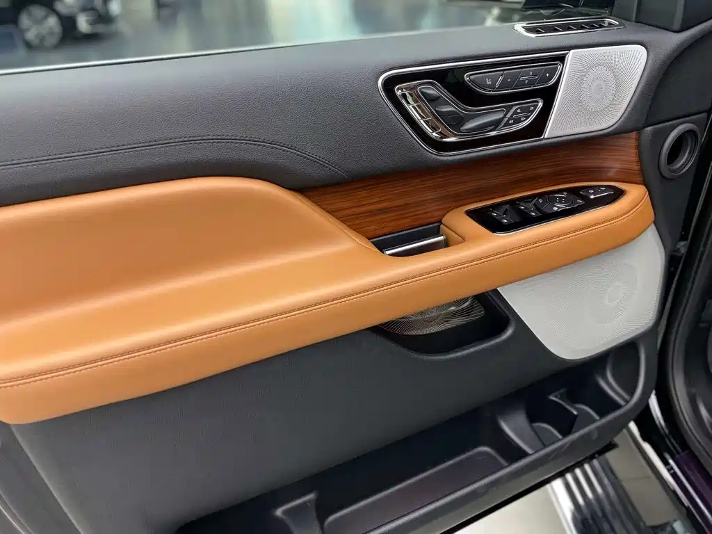 Lincoln Navigator — миниатюра 18