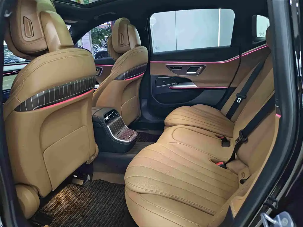 Mercedes-Benz E-Class — миниатюра 5