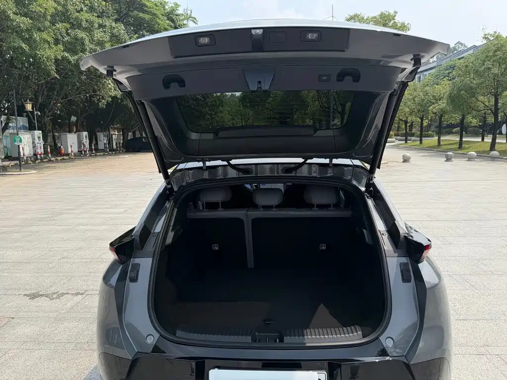 Lynk & Co Z20 — миниатюра 20