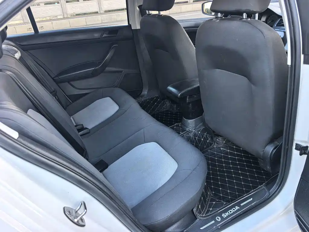 Skoda Rapid — миниатюра 9