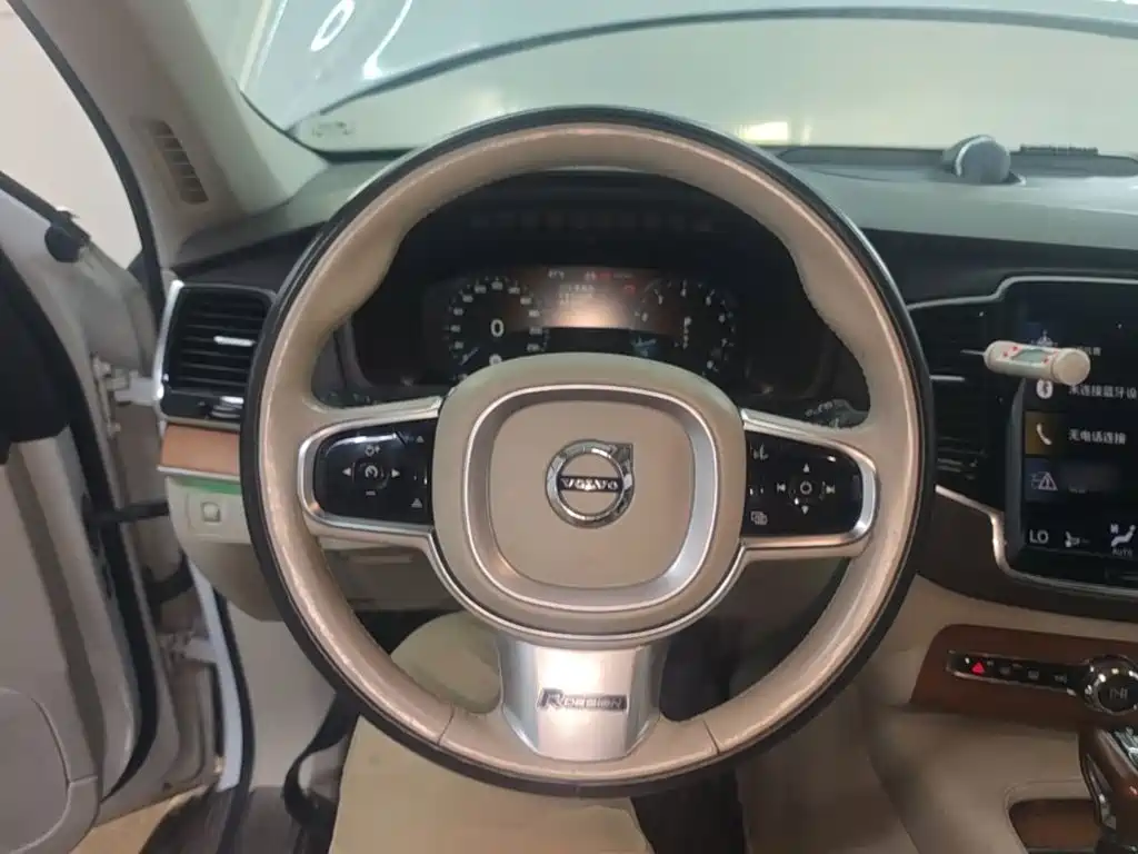 Volvo XC90 — миниатюра 11