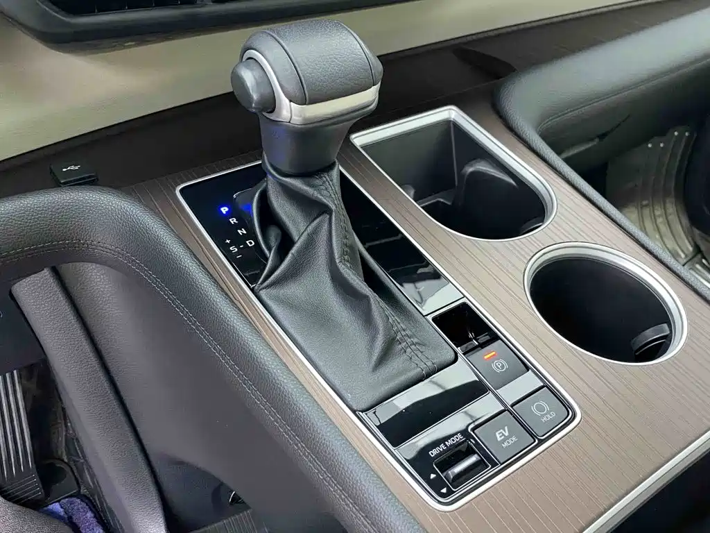 Toyota Granvia — миниатюра 19
