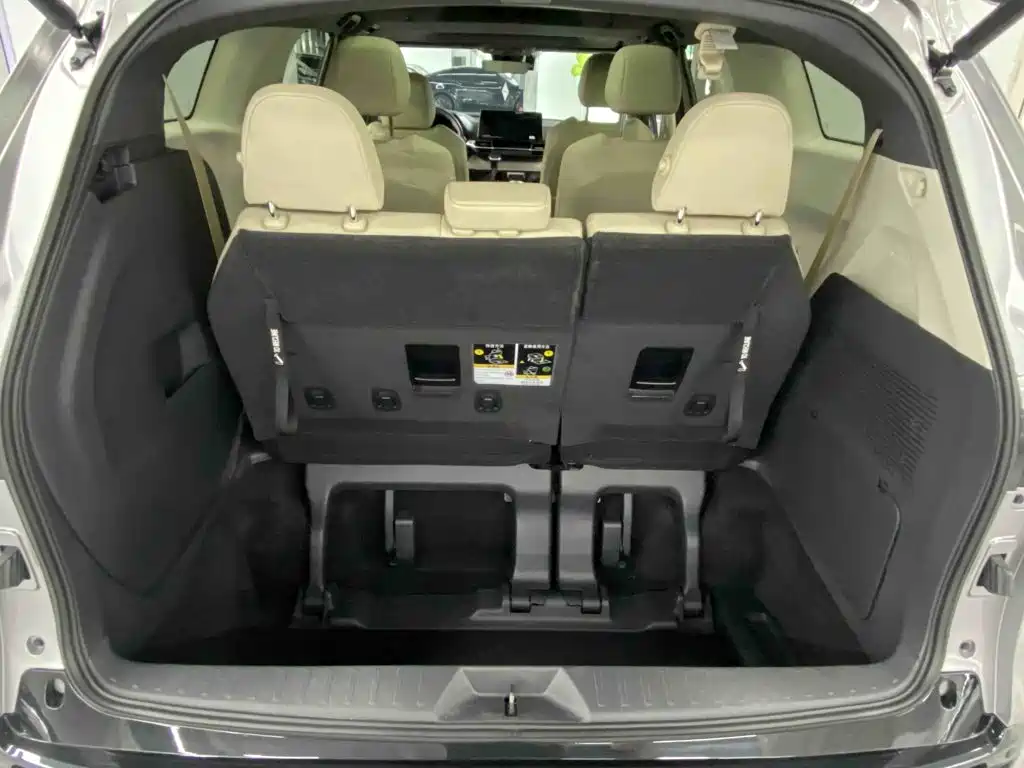 Toyota Granvia — миниатюра 9