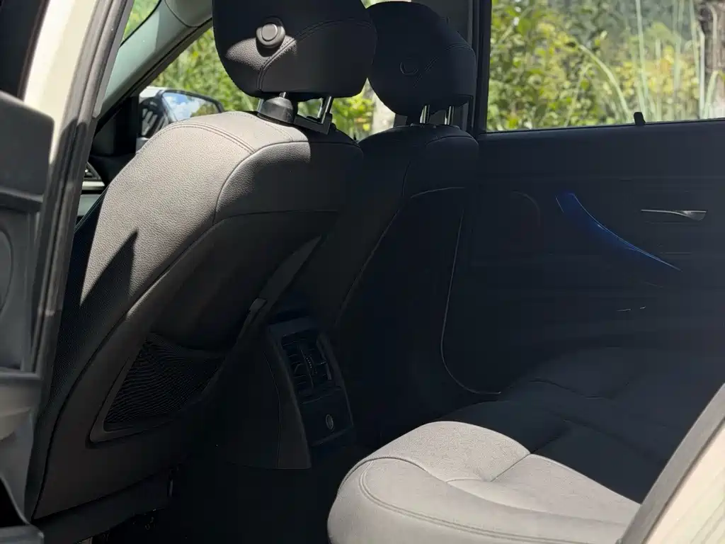 BMW 3 Series — миниатюра 14