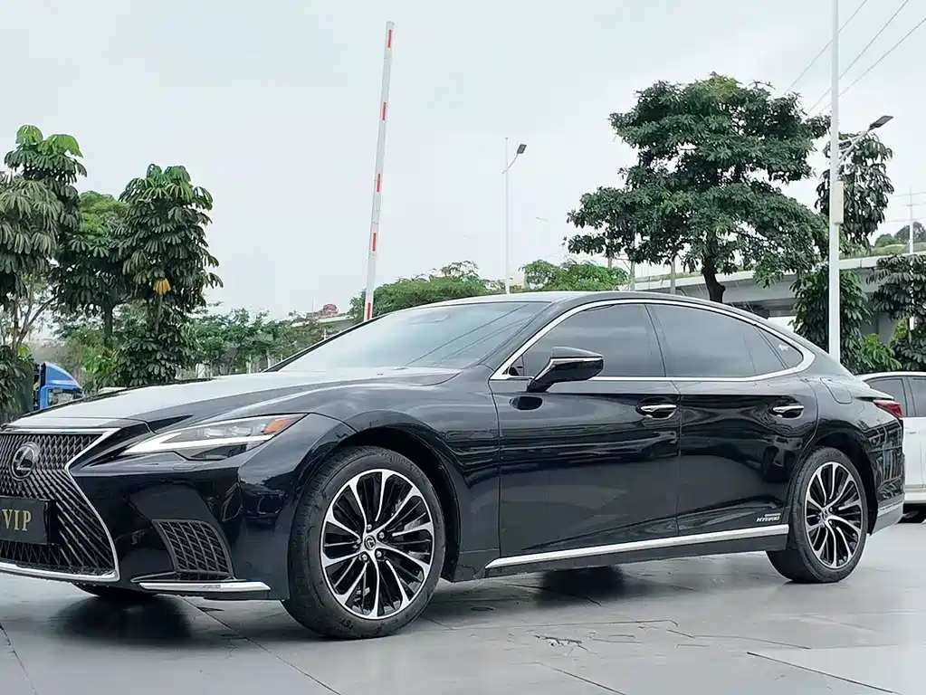 Lexus LS 2021