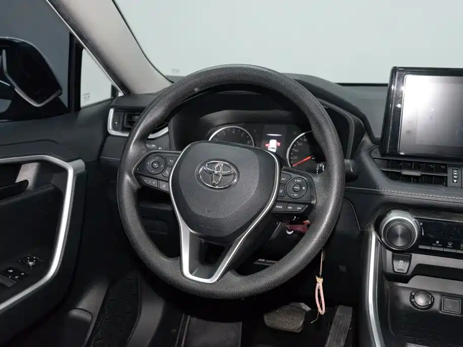 Toyota RAV4 — миниатюра 11