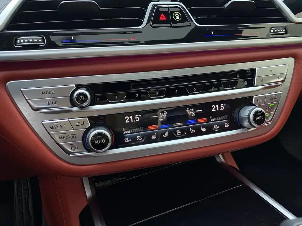 BMW 7 Series — миниатюра 23