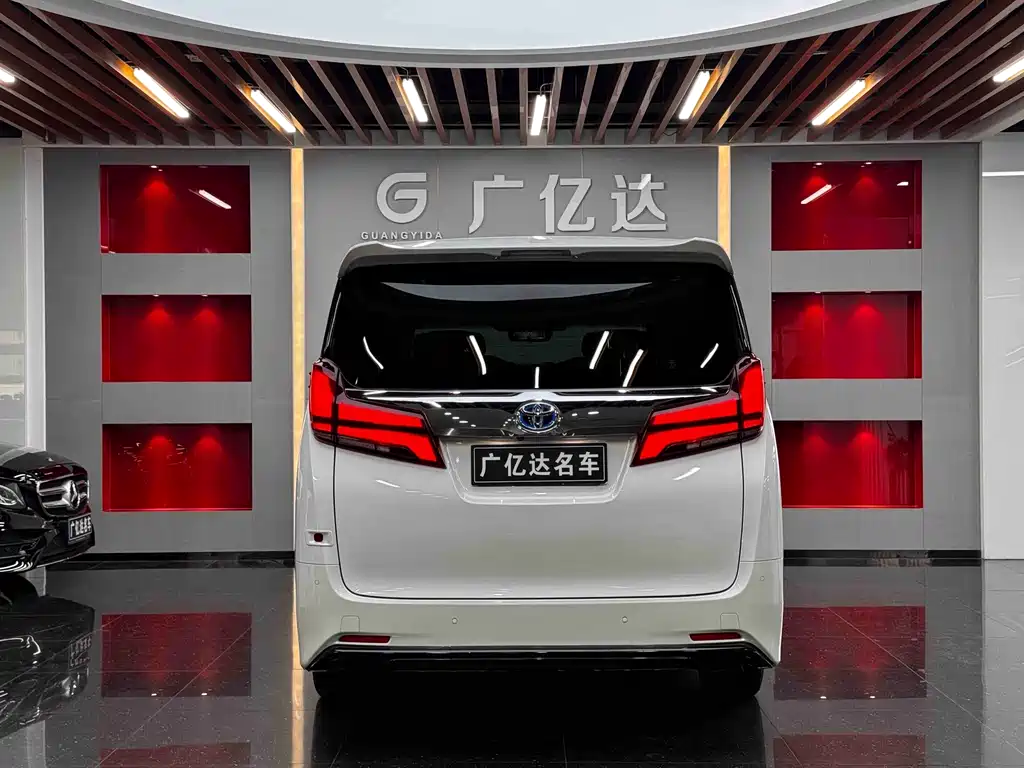 Toyota Alphard — миниатюра 30