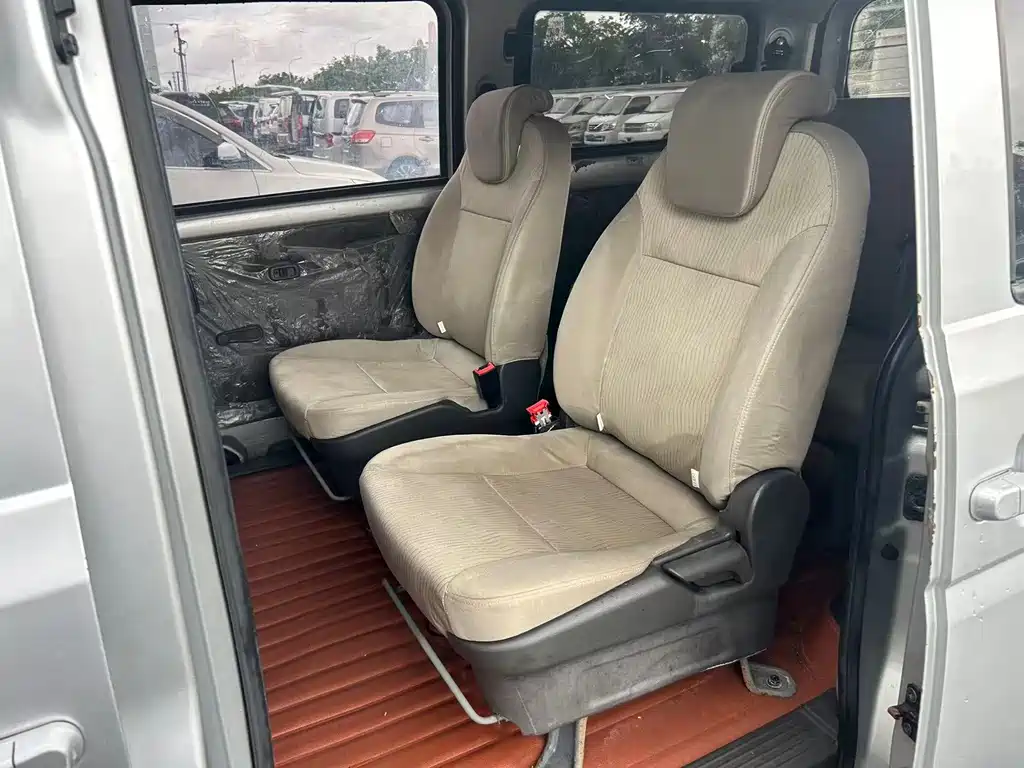 Wuling Rongguang V — миниатюра 6