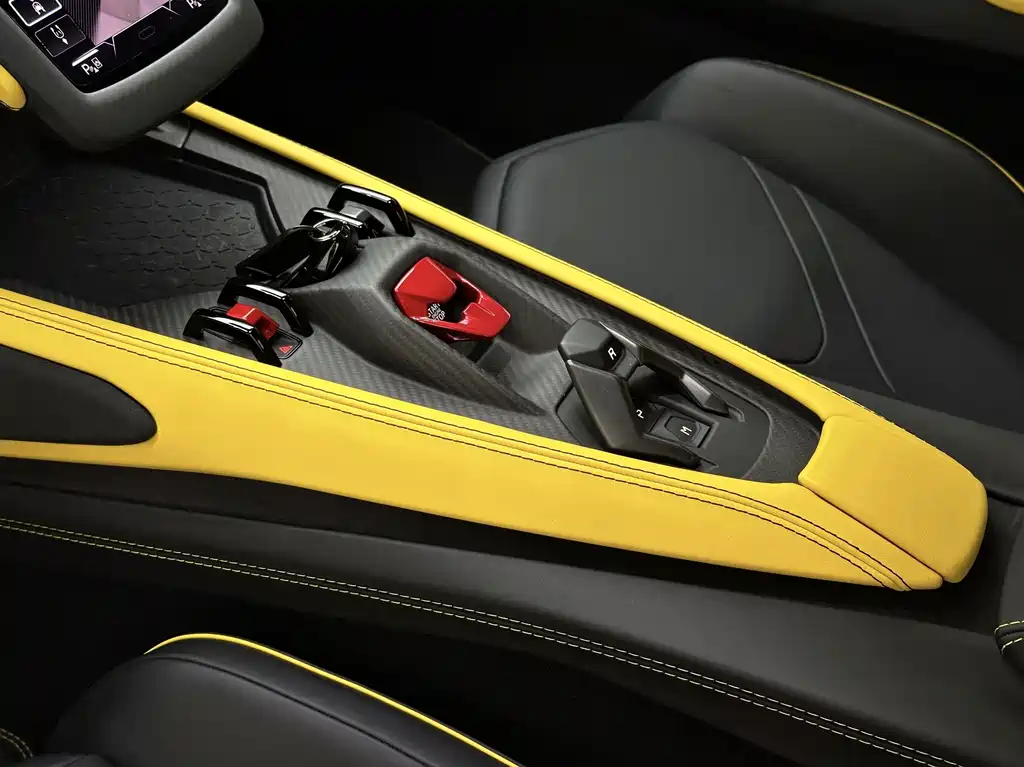 Lamborghini Revuelto — миниатюра 9
