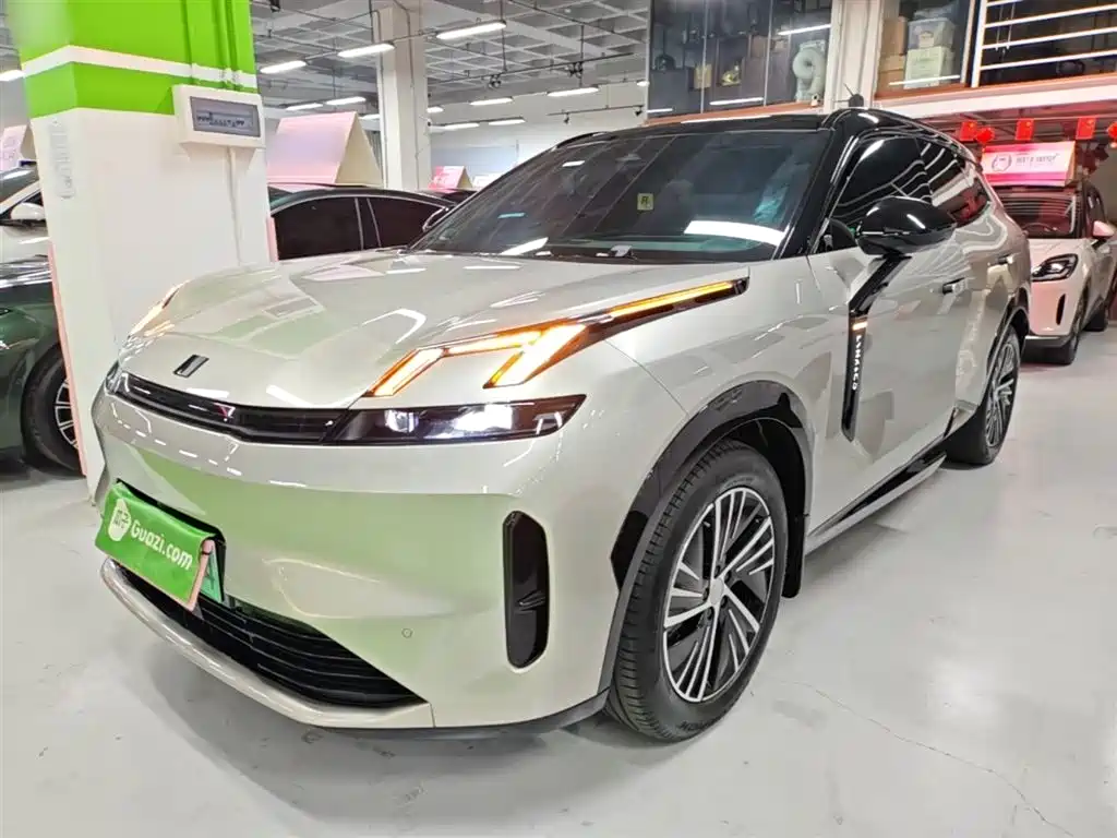 Lynk & Co 08 EM-P 2024